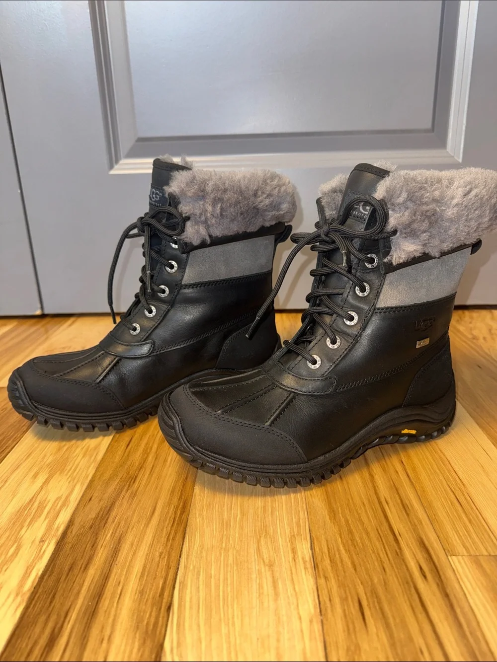 UGG Adirondack Waterproof Winter Snow Boots Black Gray Women’s Size 8